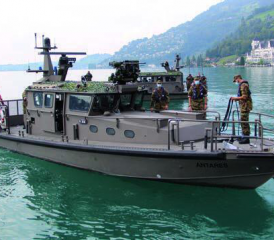 Die «Aquarius» ist eines der 14 neuen Boote der P-16 Klasse. Die Besatzung besteht aus 5 AdA. Es verfügt über ein vollautomatisiertes 12.7 mm Maschinengewehr, Radar und Funkgeräte.