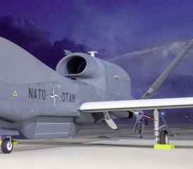 NATO-Drohne RQ-4D in Italien angekommen.