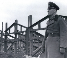 Frühjahr 1944: Generalfeldmarschall Erwin Rommel am Atlantikwall. Seiner Heeresgruppe B unterstanden zahlreiche «ostvölkische» Freiwilligen- und Legionärs-Einheiten. Bilder: Archiv Autor