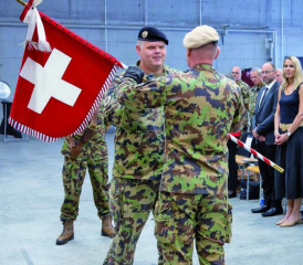 Fahnenübergabe: «Setzen Sie sich dafür ein, dass SWISSINT der Grundpfeiler unserer Armee für die Friedensförderung bleibt.»