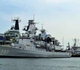 Die niederländische Fregatte «Van Amstel» hat mit anderen Einheiten nach der Übung «BALTOPS 23» im Hafen von Kiel festgemacht.