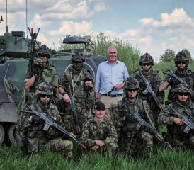 Bundesrat und VBS-Vorsteher Martin Pfister auf Besuch bei der Truppe.