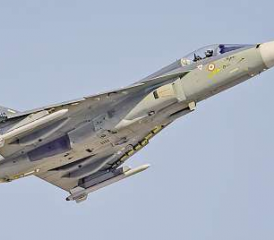 Leichtes Indisches Kampfflugzeug Tejas erreicht Einsatzbereitschaft.