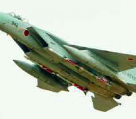 Japanischer F-15 mit Luft-Luft-Lenkwaffe AAM-4.