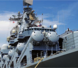 Der nicht mehr neueste, aber kampfstarke und imposante Kreuzer RFS «Varyag», Flaggschiff der russischen Pazifikflotte, kreuzt jetzt im östlichen Mittelmeer und dürfte vor allem zur Beschattung der US-Träger-Kampfgruppe USS «Harry S. Truman» dienen. Die Hauptbewaffnung sind die SS-N-12 «Sandbox» Schiff-Schiff Lenkwaffen.