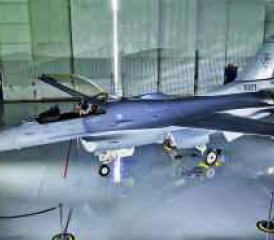 Übergabe der ersten neuproduzierten F-16 Block 70 an die Slowakei.