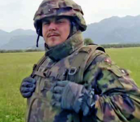 Rapper EAZ tauschte für einen Tag sein Bühnenoutfit mit dem TAZ.