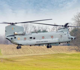 Indienststellung der ersten indischen CH-47F(I) Chinook.