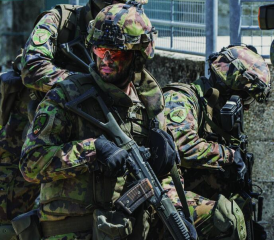 Das Heer ist immer noch das einzige und oft letzte Mittel, um als Verteidiger Geländeteile zurückgewinnen. Bilder: VBS