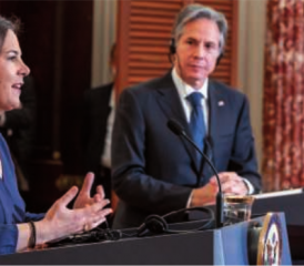 «Wir sind heute in einer anderen Welt aufgewacht»; «wir sind fassungslos»; «dieser Krieg wird für uns alle Folgen haben»; man werde «das volle Paket mit massivsten Sanktionen gegen Russland auf den Weg bringen». – Deutsche Aussenministerin Baerbock.