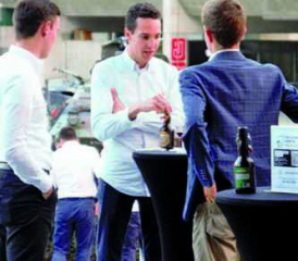 Die Mitglieder liessen den Abend nach der GV, den interessanten Referaten und dem Besuch bei der Infanterie kameradschaftlich ausklingen.