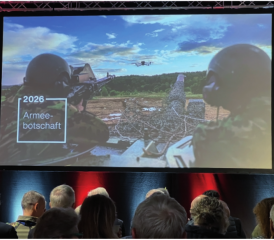 Die Titel-Folie bei der Präsentation der Armeebotschaft 2026 zeigt das Schwergewicht: Abwehr von Bedrohungen aus dem Luftraum