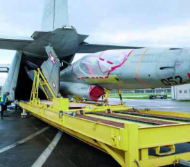 Die U.S. Navy fliegt mit F-5-Flugzeugen.