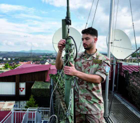 Die Schweizer Armee beteiligt sich seit 1999 mit der SWISSCOY an der Kosovo Force (KFOR).