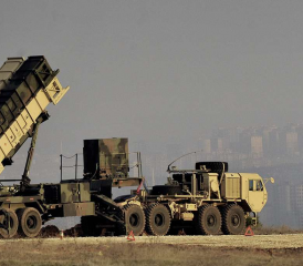 Zum Schweizer Projekt BODLUV sind noch zwei Konkurrenten im Rennen. Der eine ist das amerikanische Raketensystem Patriot, getragen von Raytheon, Mercury und Rheinmetall. Im Bild schützt das System die türkische Stadt Gaziantep.