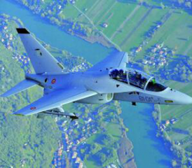 Jet-Trainer M-346 von Leonardo.