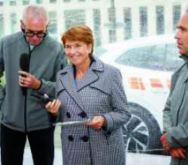 Bundesrätin Viola Amherd nahm das Polycom-Netzwerk in Betrieb.