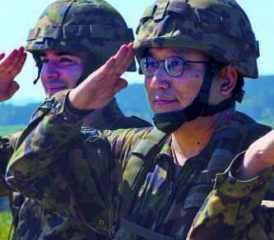 Als Oberstleutnant war Tenzin Lamdark Kommandant der Art Abt 16.