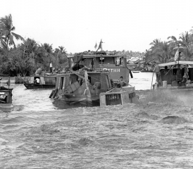 Februar 1969 – River Patrol Boote auf einem Fluss im Mekong Delta.