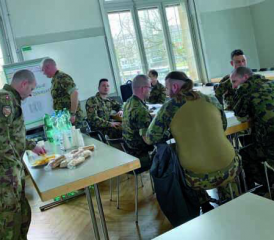 Natürlich durften auch der kameradschaftliche Austausch und die Stärkung nicht fehlen. Bilder: L. Manzoni