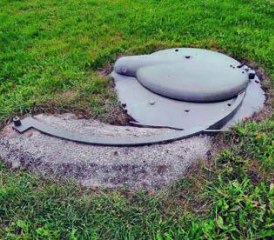 Waffenabdeckung eines 12 cm Festungsminenwerfers 1959.