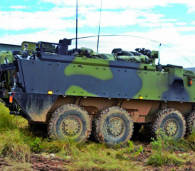 Zu viele Partikularinteressen, fehlende Führung. Die Diskussionen rund um die Weitergabe von bereits gekauften Waffensystemen und Munition mit Schweizer Beteiligung laufen ins Leere. Hier im Bild: Ein Piranha Radschützenpanzer der Dänischen Streitkräfte.