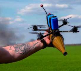 Seit Februar 2022 nutzen die ukrainischen Streitkräfte verstärkt zivile Drohnen, die mit Sprengladungen ausgestattet werden.