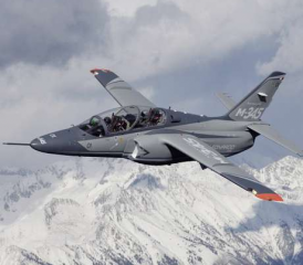 Trainingsflugzeuge M-345 für Italien.