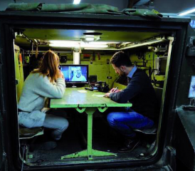 Im Kurs lernen die Teilnehmenden den Umgang mit Krisen unter simulierten Extrembedingungen.