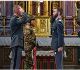 Ein wichtiger Meilenstein im Weg zum Offizier der Schweizer Armee: Die Bre ve tierung zum Leutnant.