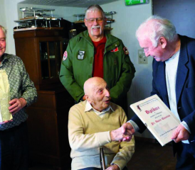 Oblt Dante Cassina wird zum Ehrenmitglied ernannt. Herzlichen Glückwunsch!