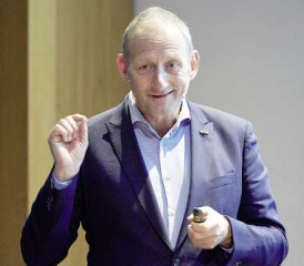 Der Generalleutnant Mart de Kruif.