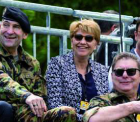 Bald Alt-Bundesrätin Viola Amherd und Korpskommandant Thomas Süssli bei der Autobahnlandung «ALPHA UNO» im Sommer 2024.