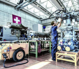 In Anbetracht des Fachkräftemangels und der knappen Ressourcen wird die Instandhaltung der F/A-18 Flotte zu einer Herausforderung.