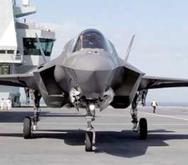 F-35B Lightning II auf dem Träger.