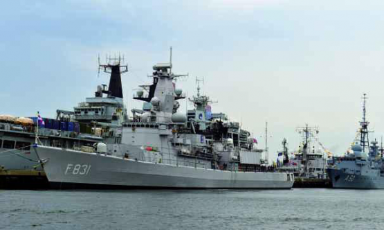 Die niederländische Fregatte «Van Amstel» hat mit anderen Einheiten nach der Übung «BALTOPS 23» im Hafen von Kiel festgemacht.