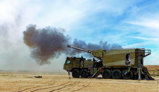 Rheinmetall und Elbit Systems haben erfolgreich eine automatisierte Radhaubitze 155mm L52 im scharfen Schuss vorgestellt.