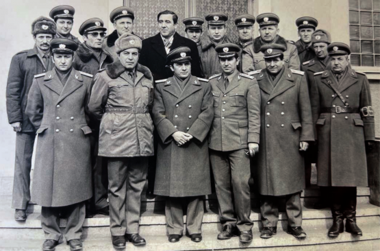 «Wir Rumänen mussten zwar hart arbeiten, aber dafür hatten alle Menschen Arbeit», meint er und fügt an: «Damals waren auch die Jungen gut gebildet und vorbereitet fürs Leben.»