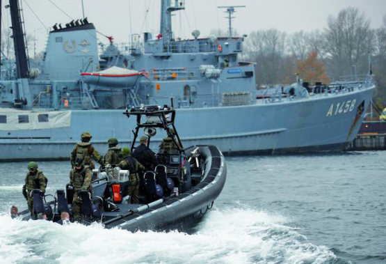 Bordeinsatzsoldaten der deutschen Marine sind seit 2014 weltweit auf allen Meeren im Einsatz. Die Marineinfanteristen sind die Experten für das Aufbringen und Durchsuchen von Schiffen.