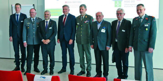 Das Kongress-OK mit Vertretern aus Deutschland, Österreich und der Schweiz mit den Referenten Dr. Marcel Berni (1.v.l.) Dr. Peter Vorhofer (3.v.l.) und Dr. Josef Braml (4.v.l.). Ganz rechts KOG TG-Präsident Oberst Valentin Hasler.