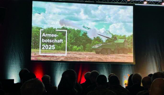 Die Titel-Folie zeigt das Schwergewicht: Wirkung gegen Ziele am Boden.