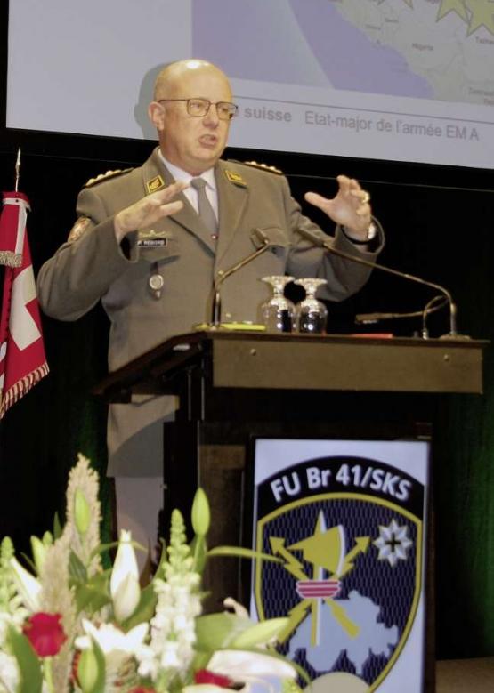 Der Chef der Armee spricht zur FU Brigade.