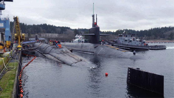 Die USS «Henry M. Jackson» (SSBN-730), ein Boot der «Ohio»-Klasse kehrt nach einer Patrouille zum Stützpunkt Bangor im Staate Washington zurück und macht neben der USS «Louisiana» (SSBN-743), auch ein Boot der «Ohio»-Klasse, fest.
