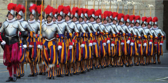 Seit dem Ende des 19. Jahrhunderts ist die Päpstliche Schweizergarde in einer Kaserne untergebracht, die aus drei Gebäuden besteht und an den Apostolischen Palast angebaut ist.