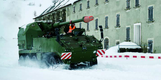 Das AGM Artillery Gun Module (155 mm) mit der Piranha-Trägerplattform.
