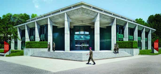 Das Hauptgebäude der MILAK auf dem Waffenplatz Birmensdorf. Grosser Vorteil: Die Akademie befindet sich in unmittelbarer Nähe der Truppe: der Infanteriedurchdienerschule.