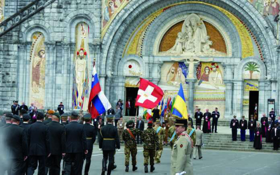 Armeeangehörige aus der ganzen Welt pilgern jedes Jahr nach Lourdes, um gemeinsam für den Frieden zu beten.