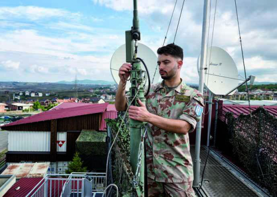 Die Schweizer Armee beteiligt sich seit 1999 mit der SWISSCOY an der Kosovo Force (KFOR).