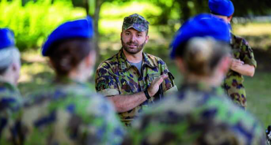 Berufsunteroffiziere befähigen die Miliz, die Soldaten selbst auszubilden (Symbolbild).