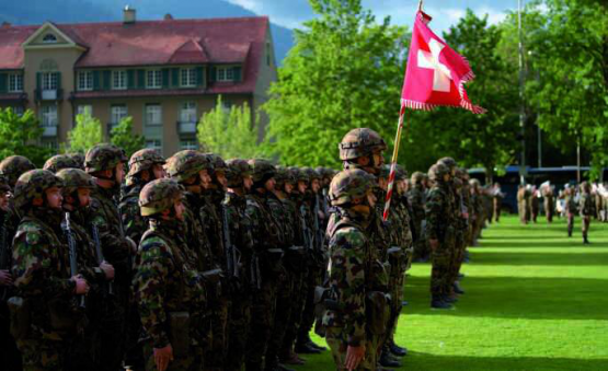 Das Mech Br Stabsbat 11, aufgestellt in Kolonnenlinie.